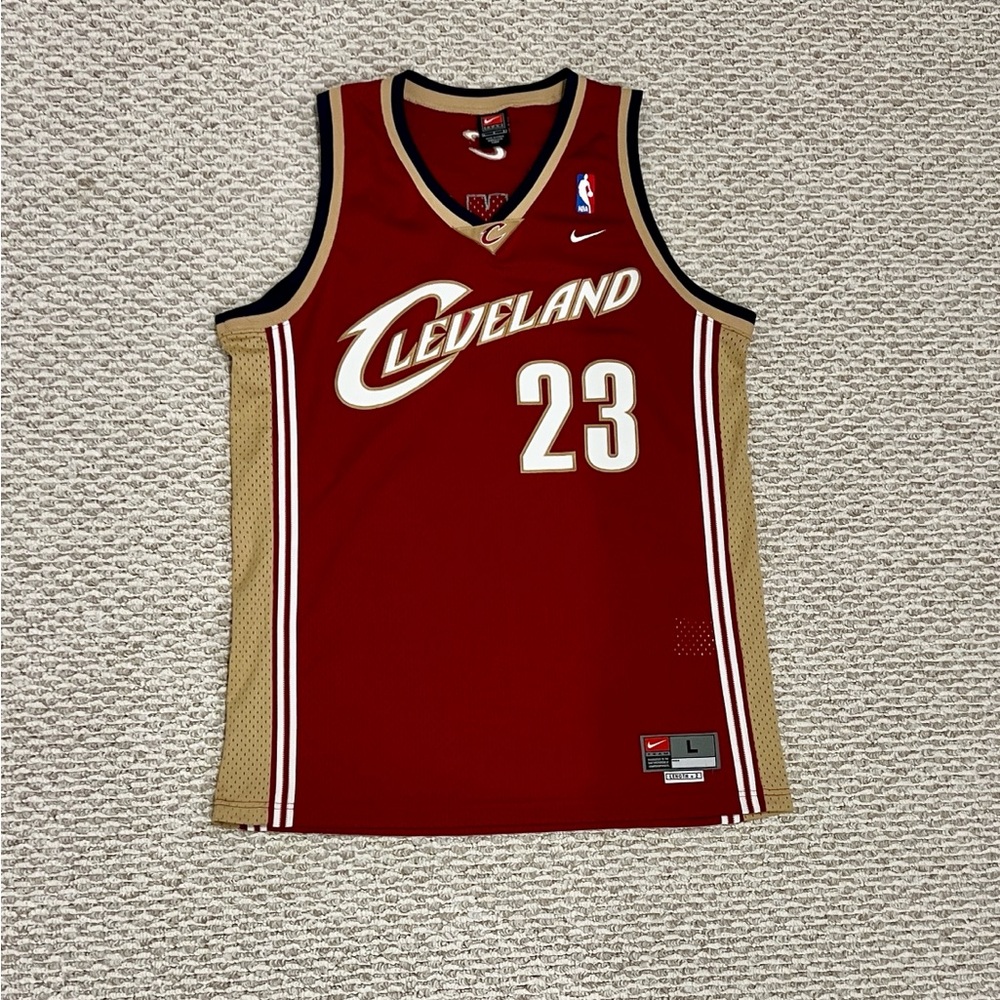Lebron James Nike Cleveland Jersey in Burgundy and Gold, Mens Large